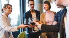 group_friends_eating_restaurant